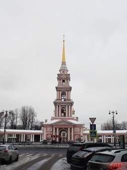 Колокольня с надвратным храмом Кирилла и Мефодия