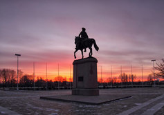 Конный памятник Пётру I в Стрельне