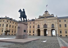 Конный памятник Пётру I в Стрельне