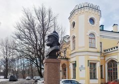 Памятник князю А.Д. Львову в Стрельне