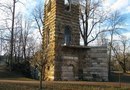Башня-руина в Орловском парке