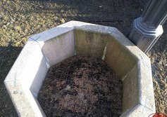 Готический колодец в Орловском парке