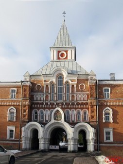 Надвратная церковь Саввы Стратилата