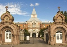 Надвратная церковь Саввы Стратилата