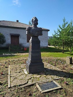 Памятник Александру II в Путилово