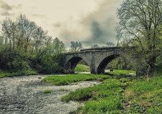 Старинный арочный мост в Васильково