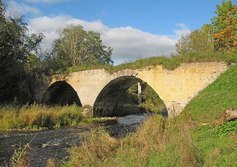 Старинный арочный мост в Васильково