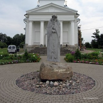 Памятник Киприану Стороженскому в Надкопанье