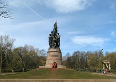 Памятник героям Краснодона в Санкт-Петербурге