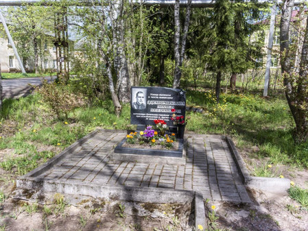 Памятный знак В.М. Здравомыслову