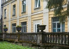 Бывшая богадельня в усадьбе Дружноселье