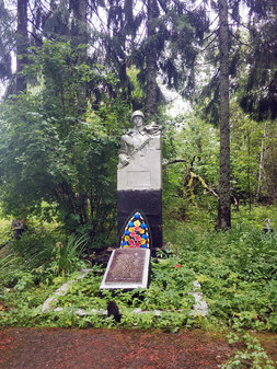 Братская могила воинов РККА в д. Красная Мыза