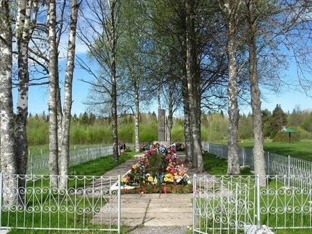 Братское кладбище советских воинов и партизан в пос. Мшинская