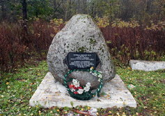 Памятный камень ополченцам Нарвского рабочего полка