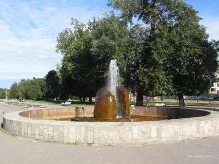 Фонтан «Разбитое сердце» в Кингисеппе
