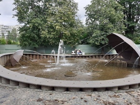 Фонтан с зонтами в Кингисеппе