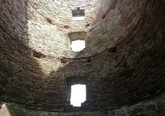 Руины мельницы в усадьбе Анненгоф