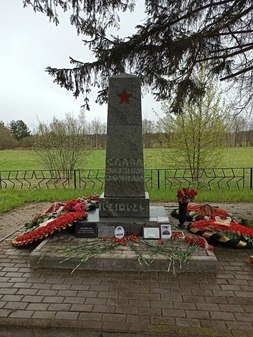 Братская могила советских воинов у д. Кейкино