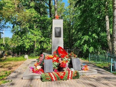 Братская могила советских воинов в Большом Кузёмкино