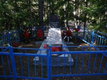 Братская могила советских воинов севернее Кирьямо