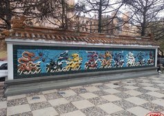 Стена девяти драконов в Санкт-Петербурге
