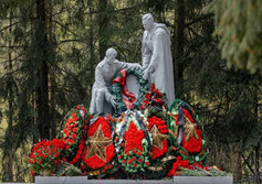 Братская могила советских воинов в Усть-Луге