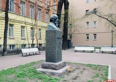 Бюст Н.А. Некрасова на Литейном проспекте
