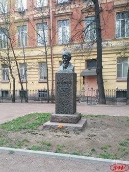 Бюст Н.А. Некрасова на Литейном проспекте