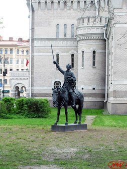Памятник А.В. Суворову у Музея А.В. Суворова