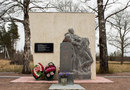 Братская могила советских воинов в Луизино