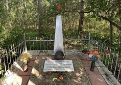 Братская могила солдат и детей в Полежаевском парке