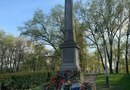Обелиск защитникам города Ленинграда у Парка Александрино