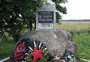 Памятник лётчикам у аэродрома Клопицы