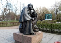 Скульптура апостола Петра в Александровском парке