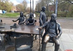 Скульптурная композиция «Зодчие Петербурга»