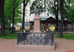 Бюст Петра Великого на Петровской набережной