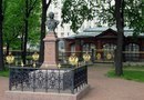 Бюст Петра Великого на Петровской набережной