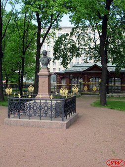 Бюст Петра Великого на Петровской набережной