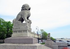Львы Ши-цза на Петровской набережной