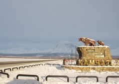 Монумент "Здесь начинается Россия" (Елизовские медведи)