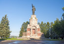 Памятник В.И.Ленину на постаменте монумента Дому Романовых