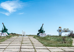 Памятник Зенитчицам на проливе Чонгар