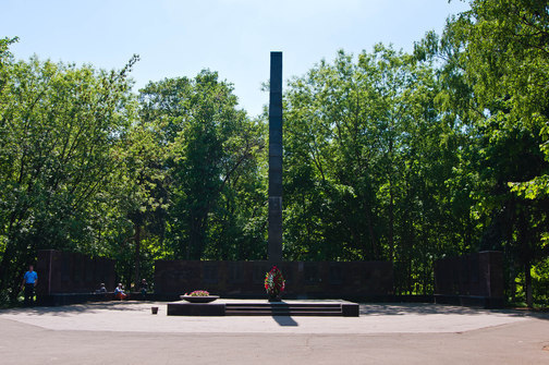 Мемориал работникам авиационного завода  22 им. С. П. Горбунова, погибшим в ВОВ 