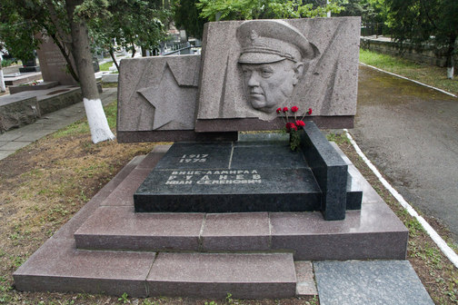 Памятник вице-адмиралу Ивану Семеновичу Рудневу