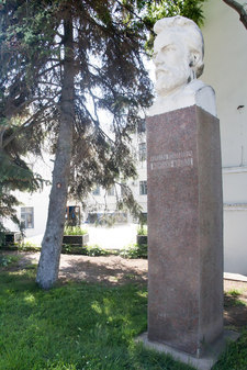 Памятник Николаю Миклухо-Маклаю