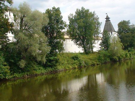Пруд у Пафнутиево-Боровского монастыря
