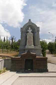 Памятник на могиле Эдуарда Ивановича Тотлебена