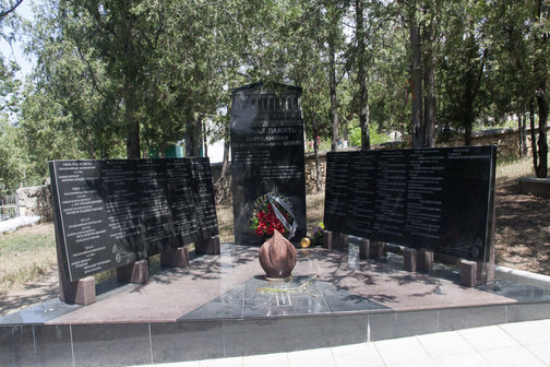 Памятник погибшим выпускникам СВВМИУ
