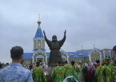 памятник Святому Серафиму Саровскому