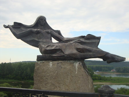 Памятник реке Томь